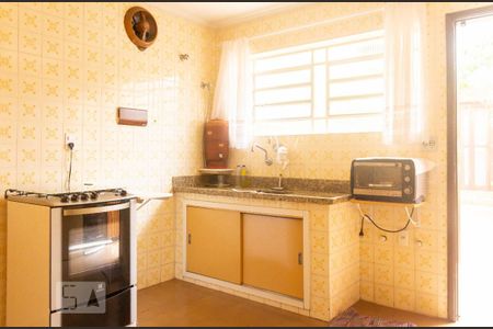 Casa à venda com 189m², 5 quartos e 4 vagas Casa à venda com 189m², 5 quartos e 4 vagasCozinha