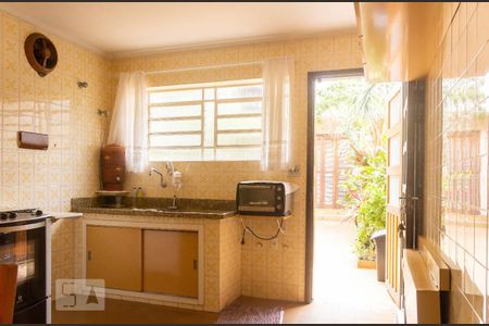 Casa à venda com 189m², 5 quartos e 4 vagas Casa à venda com 189m², 5 quartos e 4 vagasCozinha