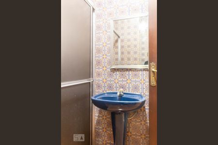 Casa à venda com 189m², 5 quartos e 4 vagas Casa à venda com 189m², 5 quartos e 4 vagasBanheiro