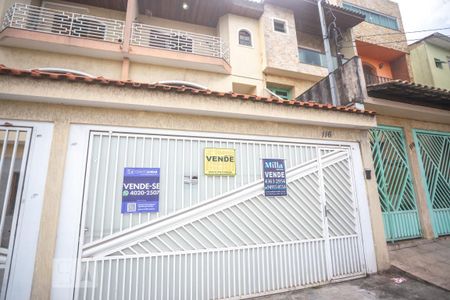 Casa à venda com 171m², 3 quartos e sem vaga Casa à venda com 171m², 3 quartos e sem vagaFachada