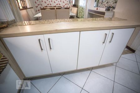 Casa à venda com 171m², 3 quartos e sem vaga Casa à venda com 171m², 3 quartos e sem vagaArmário