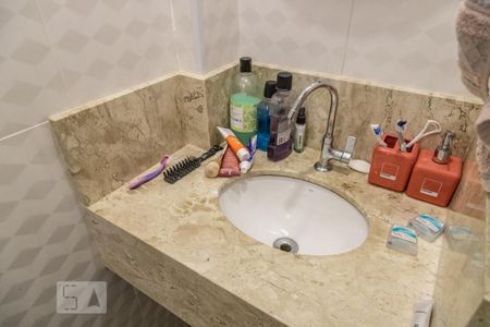 Casa à venda com 120m², 4 quartos e 2 vagasBanheiro