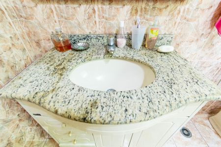 Casa à venda com 200m², 3 quartos e 3 vagas Casa à venda com 200m², 3 quartos e 3 vagasBanheiro