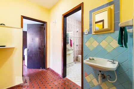 Casa à venda com 200m², 3 quartos e 3 vagas Casa à venda com 200m², 3 quartos e 3 vagasCorredor / Lavabo