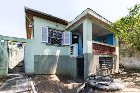 Casa à venda com 200m², 3 quartos e 3 vagas Casa à venda com 200m², 3 quartos e 3 vagasFachada