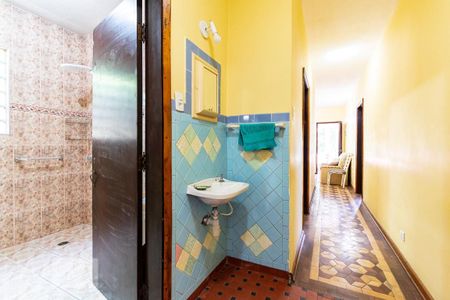 Casa à venda com 200m², 3 quartos e 3 vagas Casa à venda com 200m², 3 quartos e 3 vagasCorredor / Lavabo