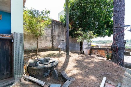 Casa à venda com 200m², 3 quartos e 3 vagas Casa à venda com 200m², 3 quartos e 3 vagasQuintal da frente