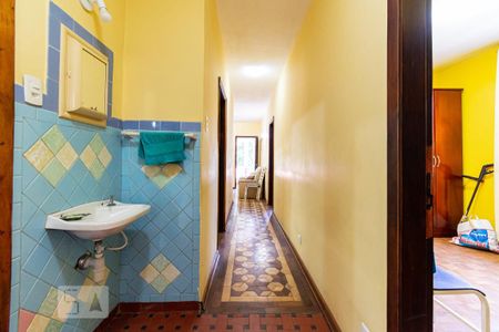 Casa à venda com 200m², 3 quartos e 3 vagas Casa à venda com 200m², 3 quartos e 3 vagasCorredor / Lavabo