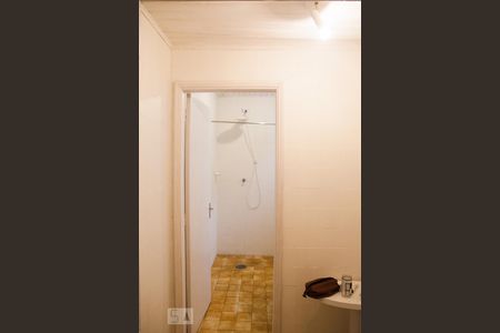 Casa à venda com 200m², 7 quartos e sem vaga Casa à venda com 200m², 7 quartos e sem vagaBanheiro Corredor