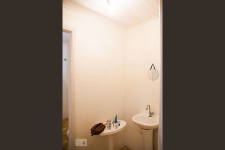 Casa à venda com 200m², 7 quartos e sem vaga Casa à venda com 200m², 7 quartos e sem vagaBanheiro Corredor