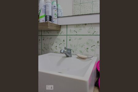 Casa para alugar com 80m², 2 quartos e 2 vagasBanheiro - Torneira