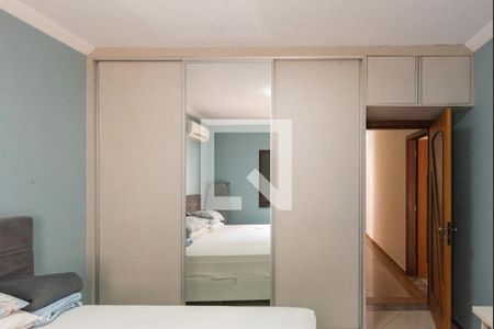 Casa à venda com 200m², 3 quartos e 3 vagas Casa à venda com 200m², 3 quartos e 3 vagasQuarto