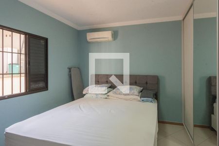 Casa à venda com 200m², 3 quartos e 3 vagas Casa à venda com 200m², 3 quartos e 3 vagasQuarto