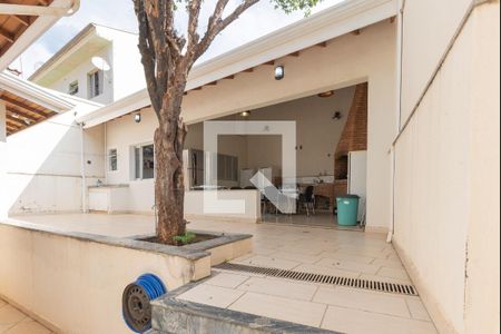 Casa à venda com 200m², 3 quartos e 3 vagas Casa à venda com 200m², 3 quartos e 3 vagasEspaço Gourmet