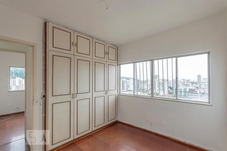 Apartamento à venda com 77m², 2 quartos e 1 vagaQuarto 2