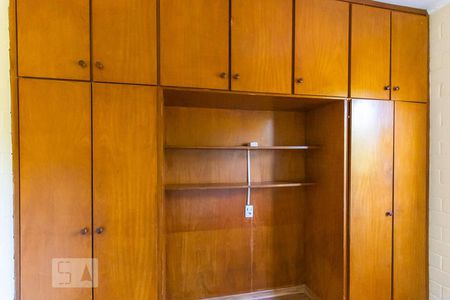 Quarto 1 - Armários de casa de condomínio para alugar com 2 quartos, 50m² em Jardim Bela Vista, Campinas