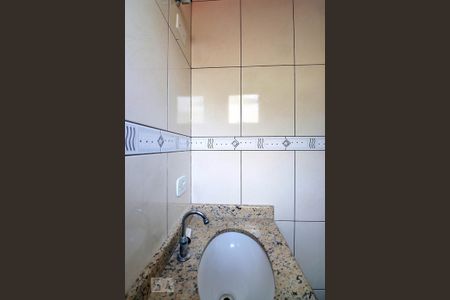 Casa à venda com 106m², 2 quartos e 2 vagasBanheiro da Suíte 1