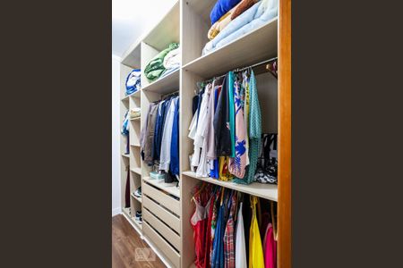 Casa à venda com 197m², 3 quartos e 4 vagasCloset da suíte