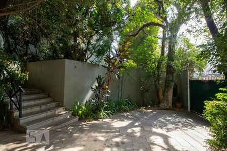 Casa à venda com 650m², 4 quartos e 4 vagas Casa à venda com 650m², 4 quartos e 4 vagasÁrea Externa