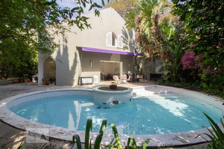 Casa à venda com 650m², 4 quartos e 4 vagas Casa à venda com 650m², 4 quartos e 4 vagasÁrea Externa
