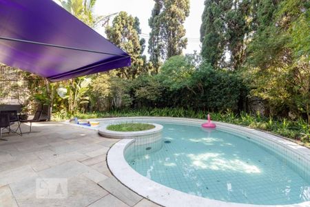 Casa à venda com 650m², 4 quartos e 4 vagas Casa à venda com 650m², 4 quartos e 4 vagasÁrea Externa