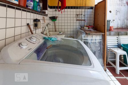 Casa à venda com 133m², 4 quartos e 1 vagaÁrea de serviço