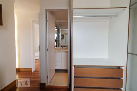 Apartamento à venda com 61m², 3 quartos e 1 vaga Apartamento à venda com 61m², 3 quartos e 1 vagaCloset e escritório