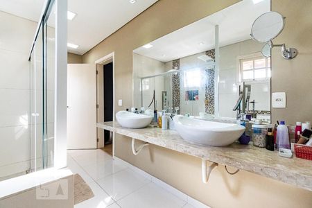 Casa à venda com 420m², 3 quartos e 4 vagasBanheiro da Suíte 1