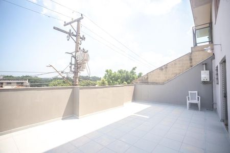 Casa à venda com 173m², 2 quartos e 2 vagas Casa à venda com 173m², 2 quartos e 2 vagasVaranda