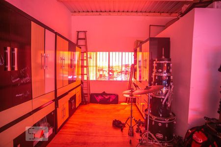 Casa à venda com 173m², 2 quartos e 2 vagas Casa à venda com 173m², 2 quartos e 2 vagasSalão