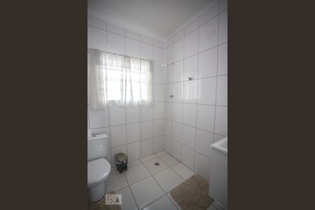 Casa à venda com 173m², 2 quartos e 2 vagas Casa à venda com 173m², 2 quartos e 2 vagasBanheiro