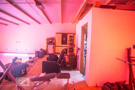 Casa à venda com 173m², 2 quartos e 2 vagas Casa à venda com 173m², 2 quartos e 2 vagasSalão