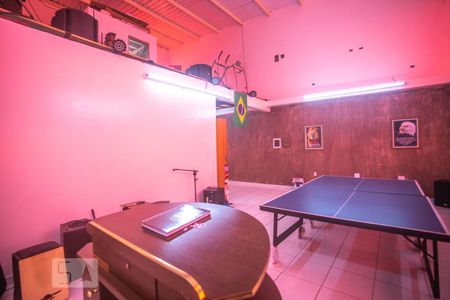 Casa à venda com 173m², 2 quartos e 2 vagas Casa à venda com 173m², 2 quartos e 2 vagasSalão