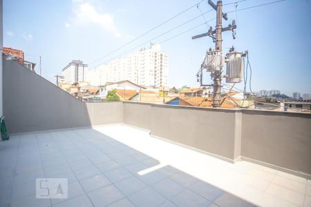 Casa à venda com 173m², 2 quartos e 2 vagas Casa à venda com 173m², 2 quartos e 2 vagasVaranda