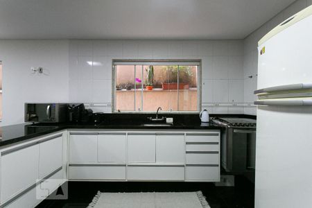 Casa à venda com 200m², 3 quartos e 4 vagas Casa à venda com 200m², 3 quartos e 4 vagasCozinha