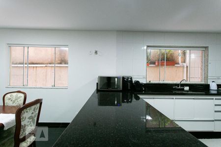 Casa à venda com 200m², 3 quartos e 4 vagas Casa à venda com 200m², 3 quartos e 4 vagasCozinha