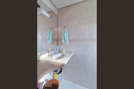 Casa de condomínio à venda com 174m², 3 quartos e 2 vagas Casa de condomínio à venda com 174m², 3 quartos e 2 vagasBanheiro 1