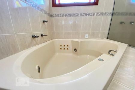 Casa à venda com 450m², 4 quartos e 3 vagasBanheira da Suíte 