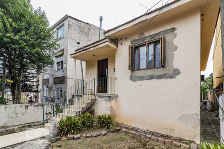 Casa à venda com 458m², 6 quartos e 2 vagas Casa à venda com 458m², 6 quartos e 2 vagasFachada