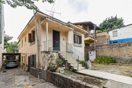 Casa à venda com 458m², 6 quartos e 2 vagas Casa à venda com 458m², 6 quartos e 2 vagasFachada