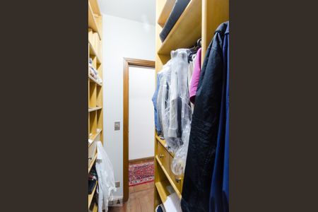 Apartamento à venda com 332m², 3 quartos e 3 vagasCloset da suíte