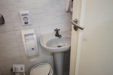 Casa à venda com 250m², 3 quartos e 2 vagasBanheiro de Serviço