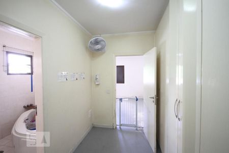 Casa à venda com 250m², 3 quartos e 2 vagasCloset