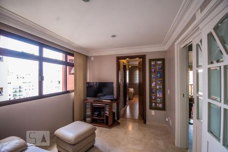Apartamento à venda com 148m², 4 quartos e 3 vagas Apartamento à venda com 148m², 4 quartos e 3 vagasSala de TV