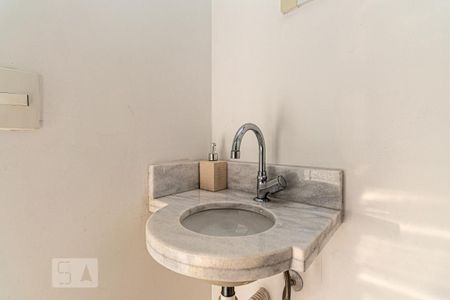 Apartamento à venda com 90m², 2 quartos e 1 vaga Apartamento à venda com 90m², 2 quartos e 1 vagaBanheiro de Serviço