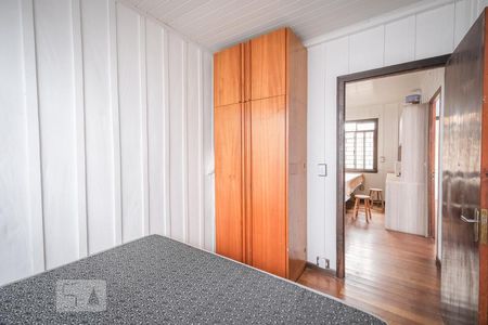 Quarto 1 de casa para alugar com 2 quartos, 80m² em Xaxim, Curitiba