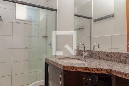 Banheiro da Suíte de apartamento para alugar com 2 quartos, 70m² em Jardim Holanda, Uberlândia