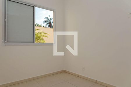 Quarto 2 de apartamento para alugar com 2 quartos, 70m² em Jardim Holanda, Uberlândia
