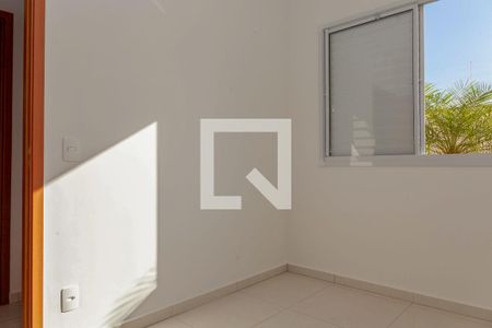 Quarto 2 de apartamento para alugar com 2 quartos, 70m² em Jardim Holanda, Uberlândia