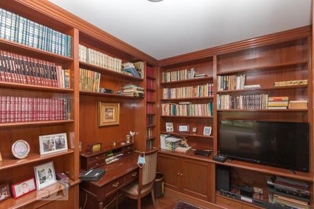 Apartamento à venda com 200m², 4 quartos e 3 vagas Apartamento à venda com 200m², 4 quartos e 3 vagasEscritório